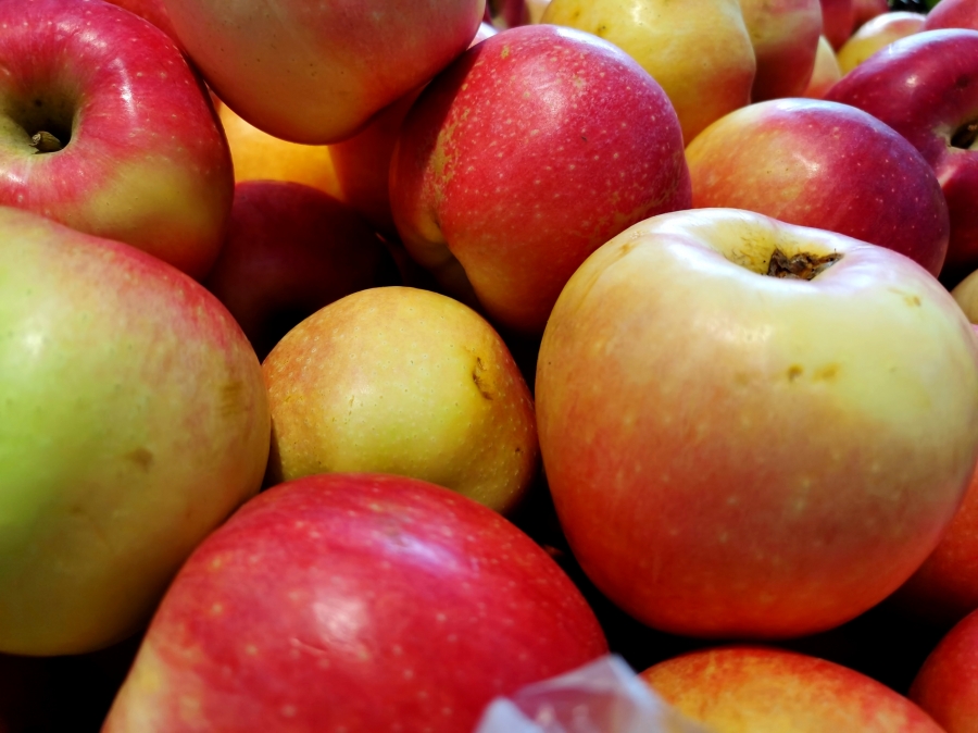 苹果等水果价格迎来小幅上涨，会步入蔬菜价格的“后尘”吗？