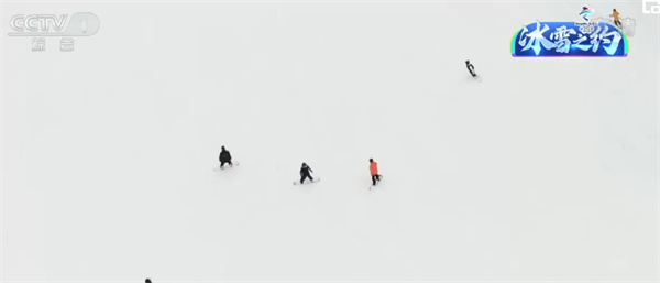 浙江省滑雪场数量居南方第一 冰雪运动成最火热的运动项目之一
